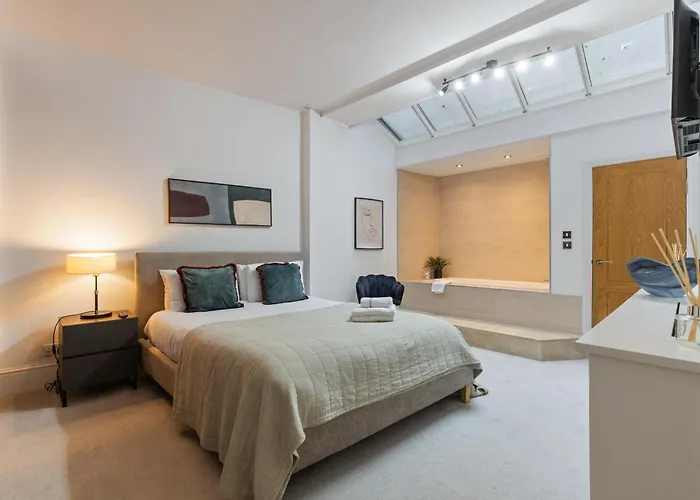 Heavenly Stays, Kensington, Luxurious 3-Bd Oasis