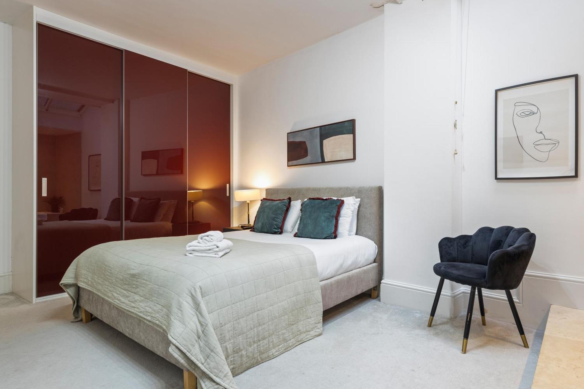 Heavenly Stays, Kensington, Luxurious 3-bd Oasis Apartment *
