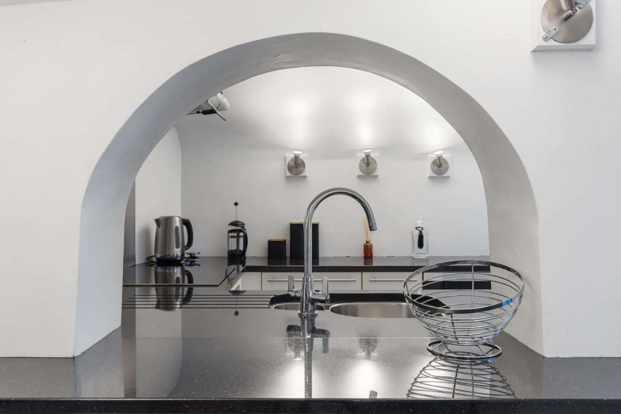 Apartment Heavenly Stays, Kensington, Luxurious 3-bd Oasis *