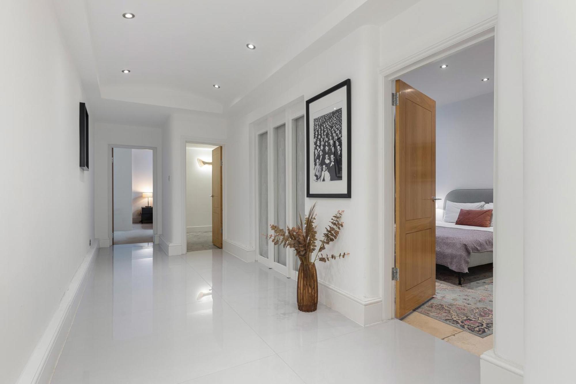 Heavenly Stays, Kensington, Luxurious 3-bd Oasis Apartment London