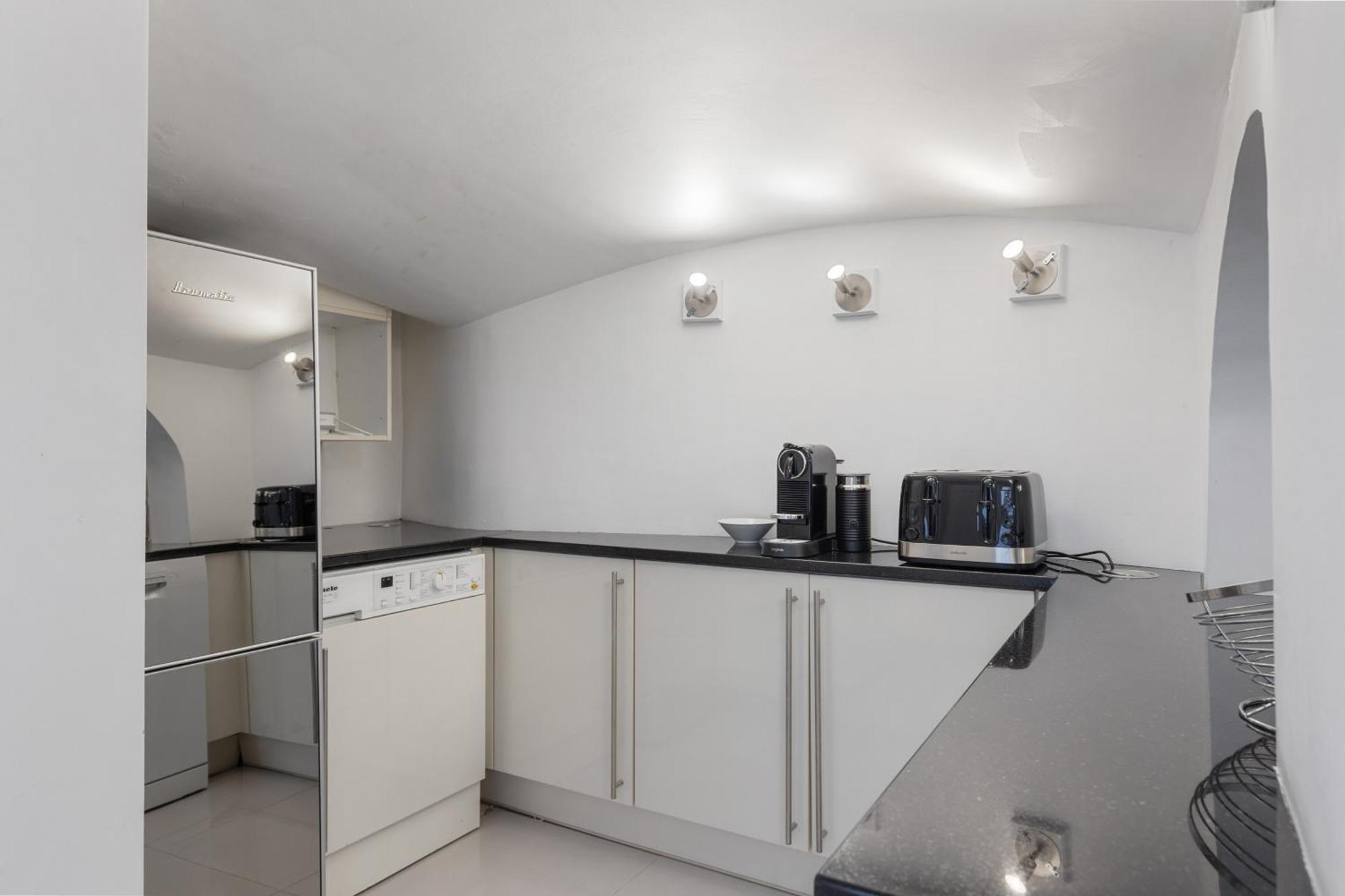 Apartment Heavenly Stays, Kensington, Luxurious 3-bd Oasis *