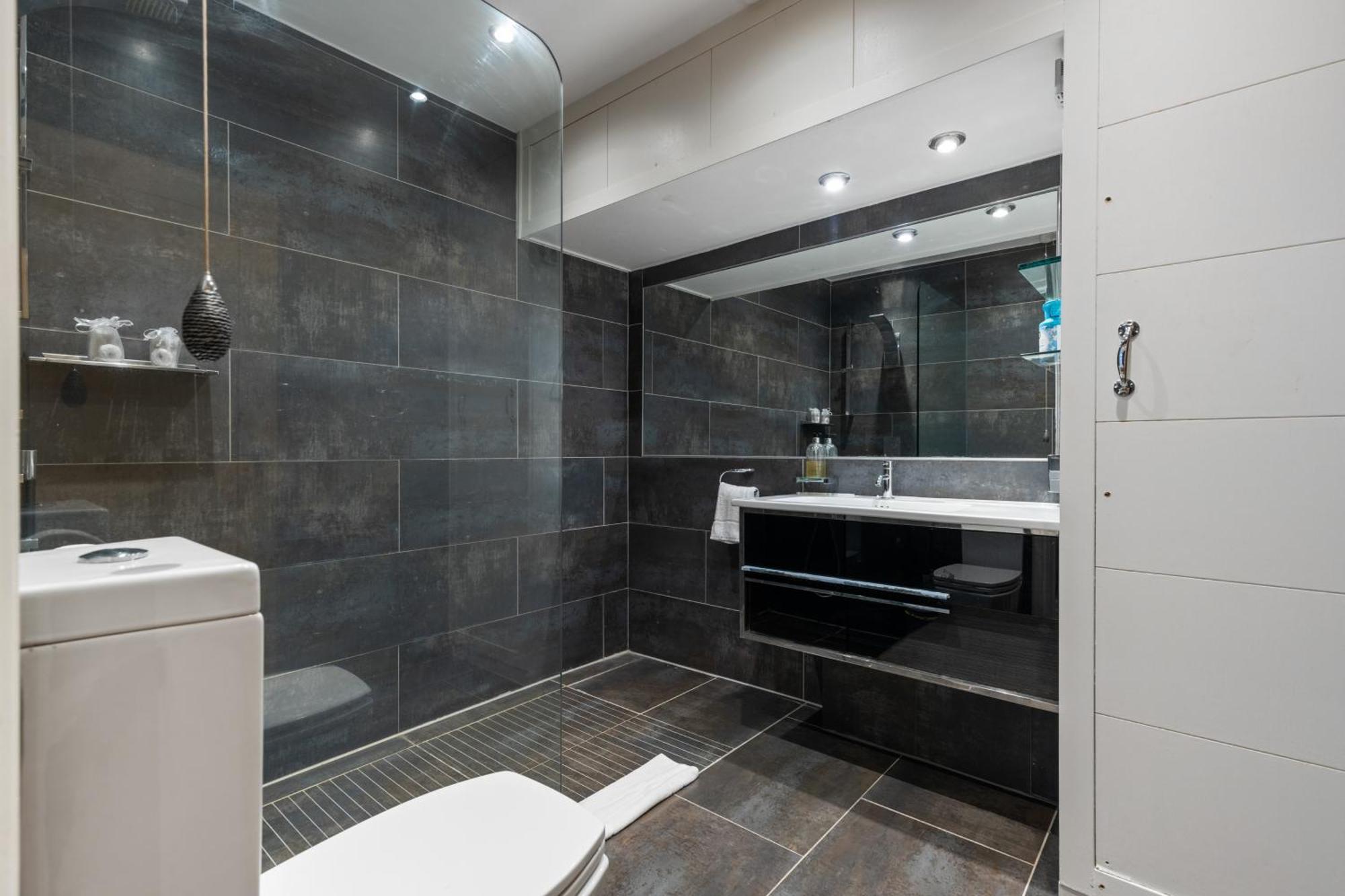 Heavenly Stays, Kensington, Luxurious 3-bd Oasis Apartment London