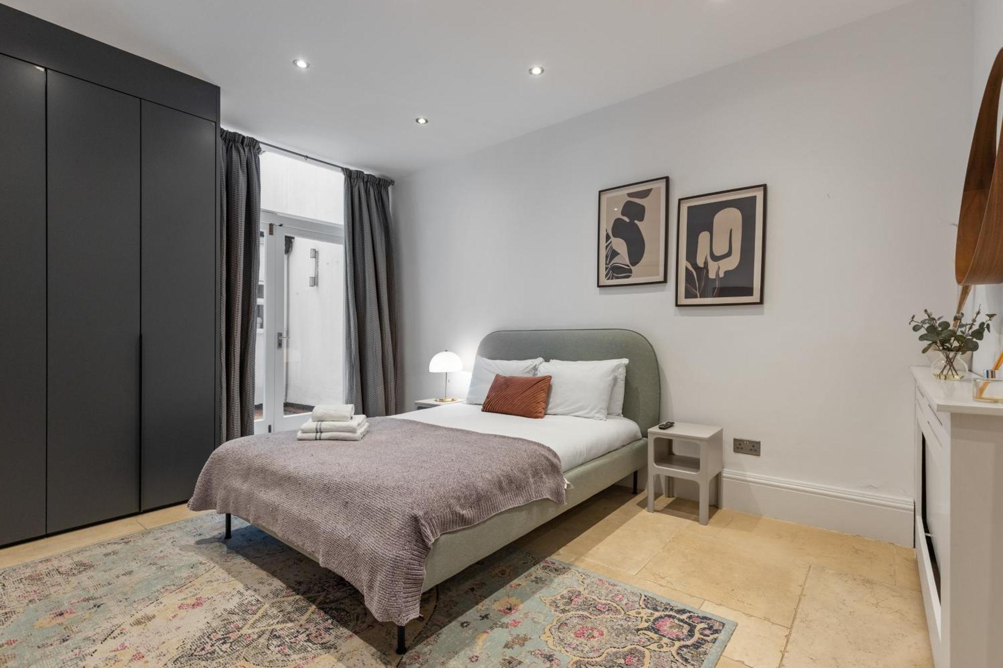 Apartment Heavenly Stays, Kensington, Luxurious 3-bd Oasis